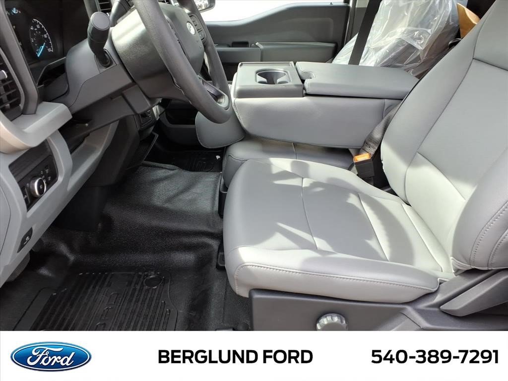 New 2026 Ford F550 4x4 Regular Cab Super Duty image 5