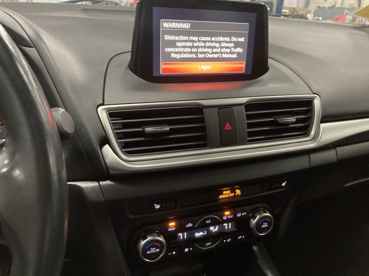 Used 2018 MAZDA MAZDA3 Touring FWD image 13