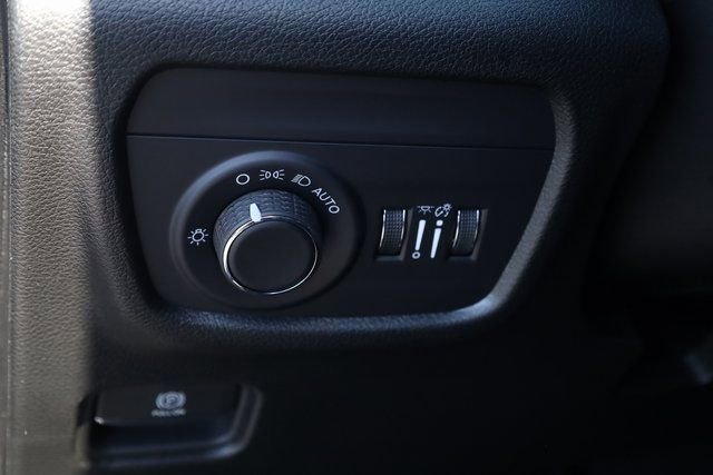 New 2025 Jeep Grand Cherokee Laredo w/ Luxury Tech Group I image 10