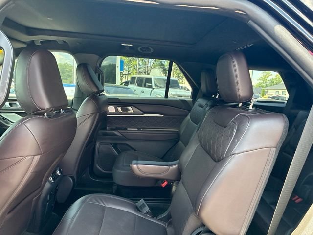 Certified 2025 Ford Explorer Platinum w/ LUX Leather Package AWD/4WD image 65