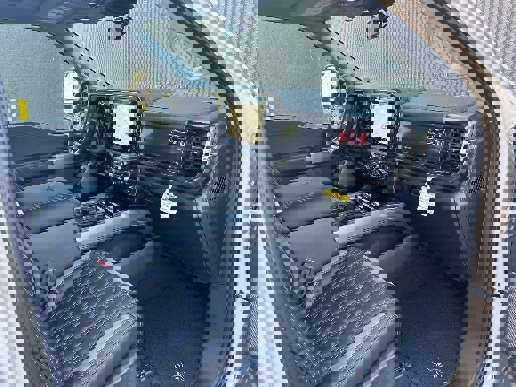 New 2026 Ford F250 Lariat w/ Black Appearance Package image 19