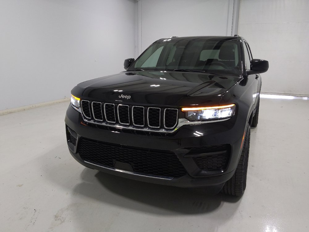 Used 2023 Jeep Grand Cherokee Laredo w/ Luxury Tech Group I AWD/4WD image 15