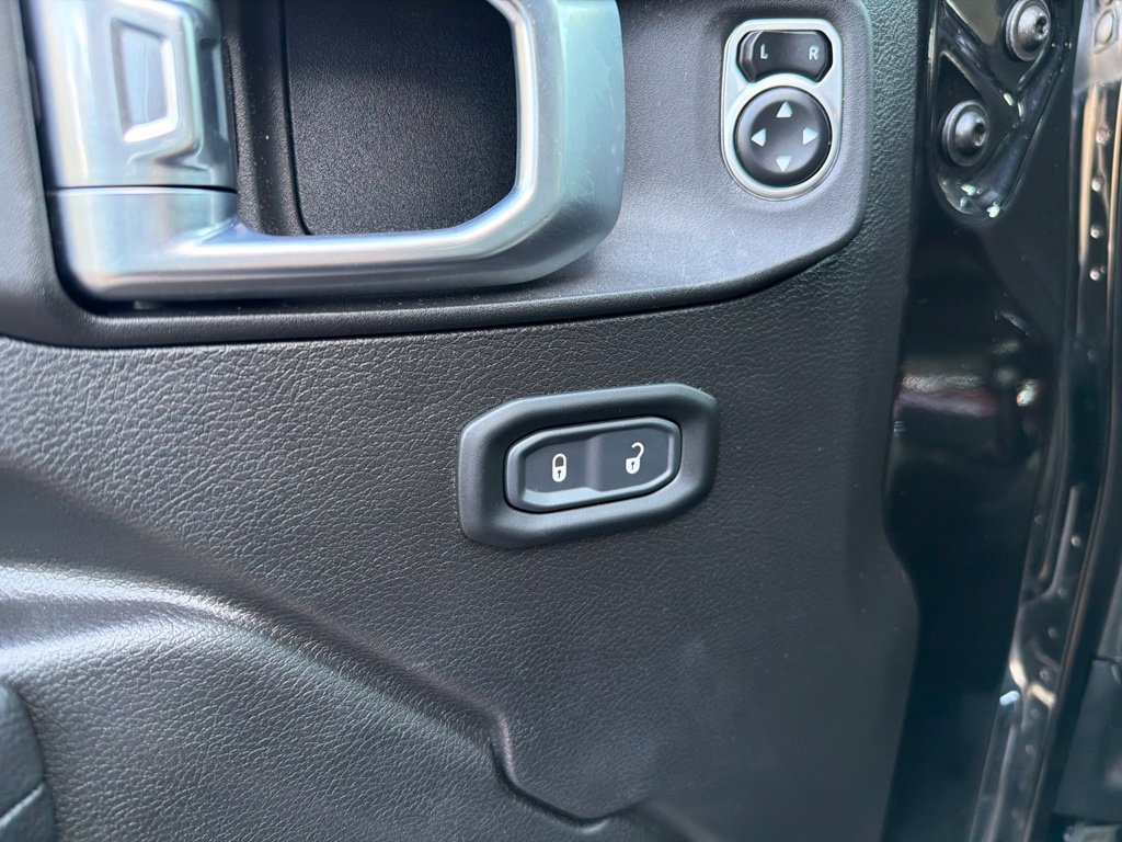 Used 2023 Jeep Gladiator Sport AWD/4WD image 14