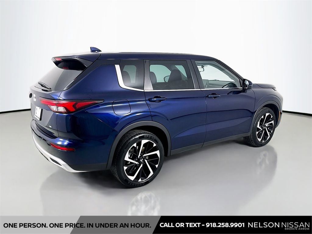 Used 2023 Mitsubishi Outlander SE Black Edition image 5