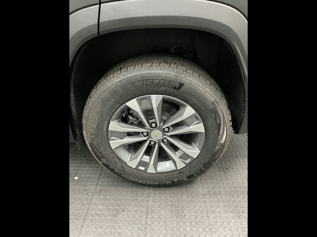 New 2027 Chevrolet Equinox LT w/ LPO, Floor Liner Package AWD/4WD image 36