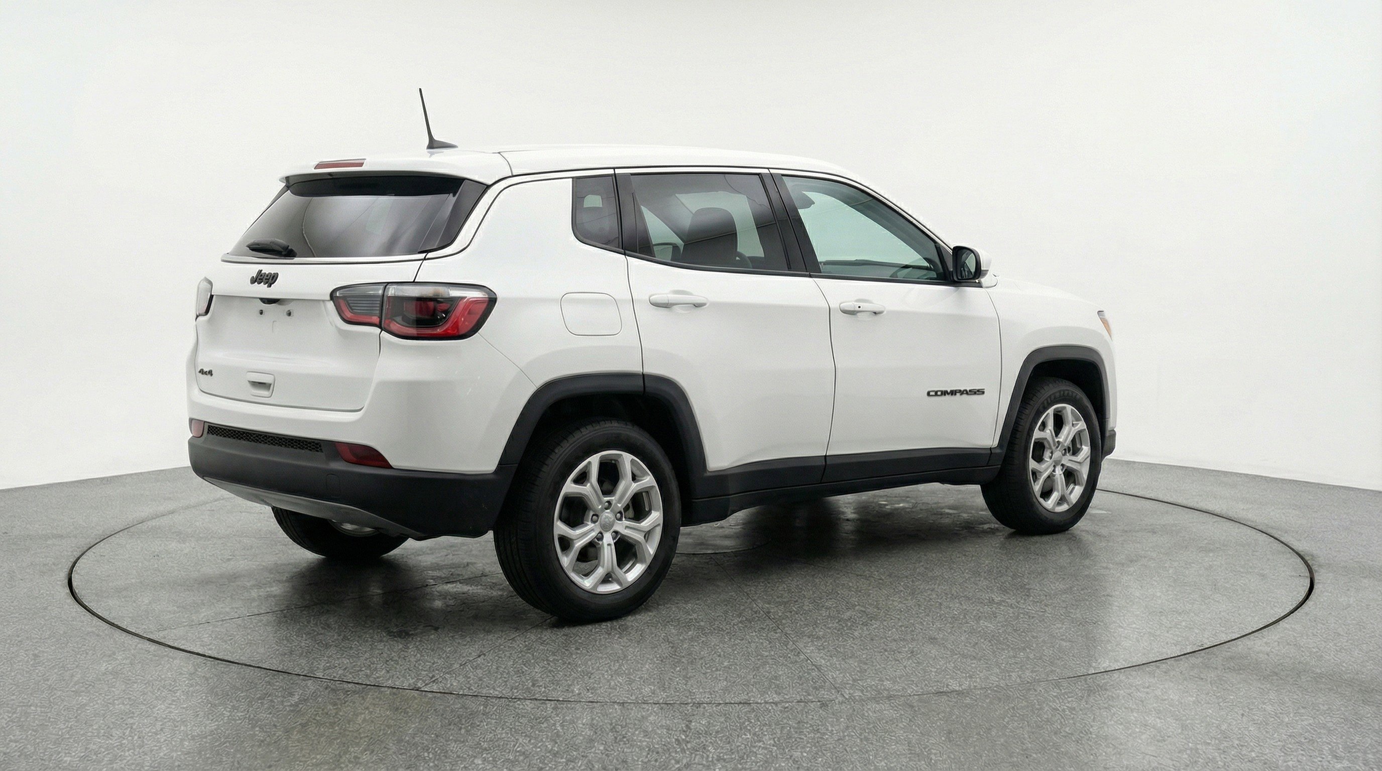 Used 2025 Jeep Compass Latitude image 9