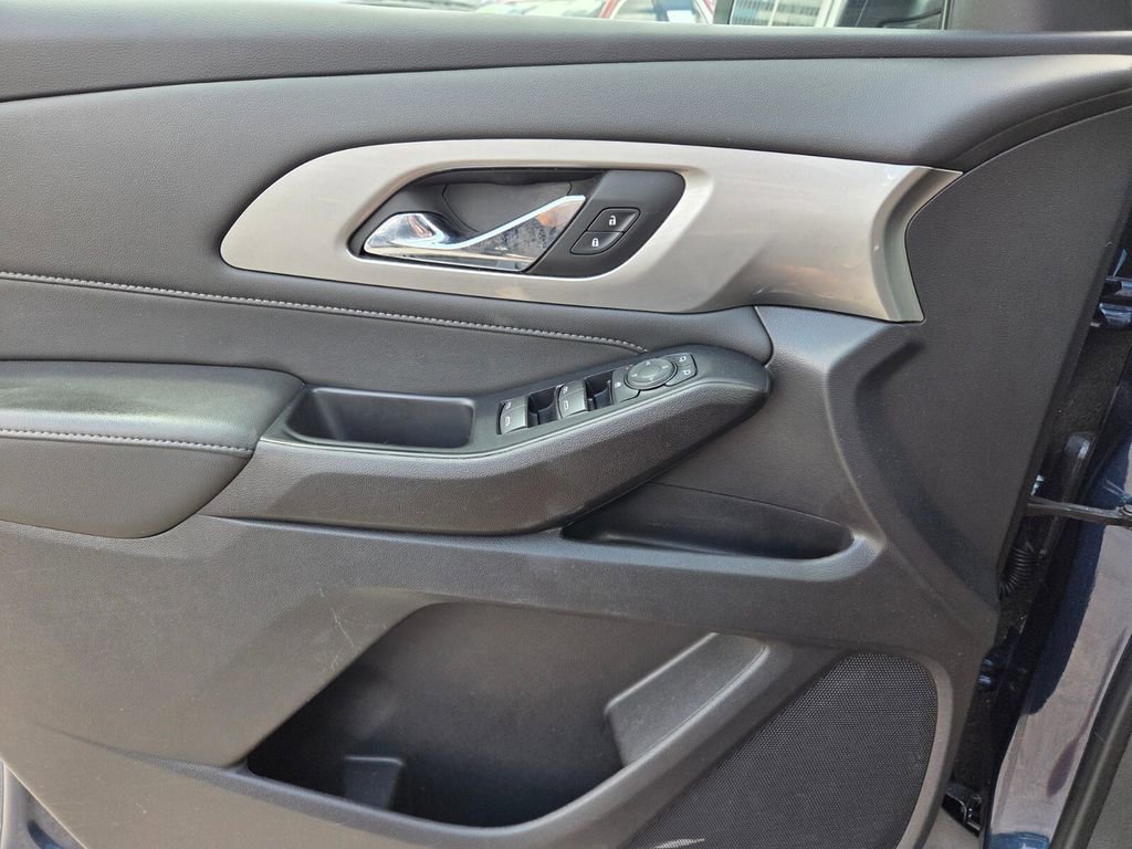 Certified 2023 Chevrolet Traverse LT FWD image 22