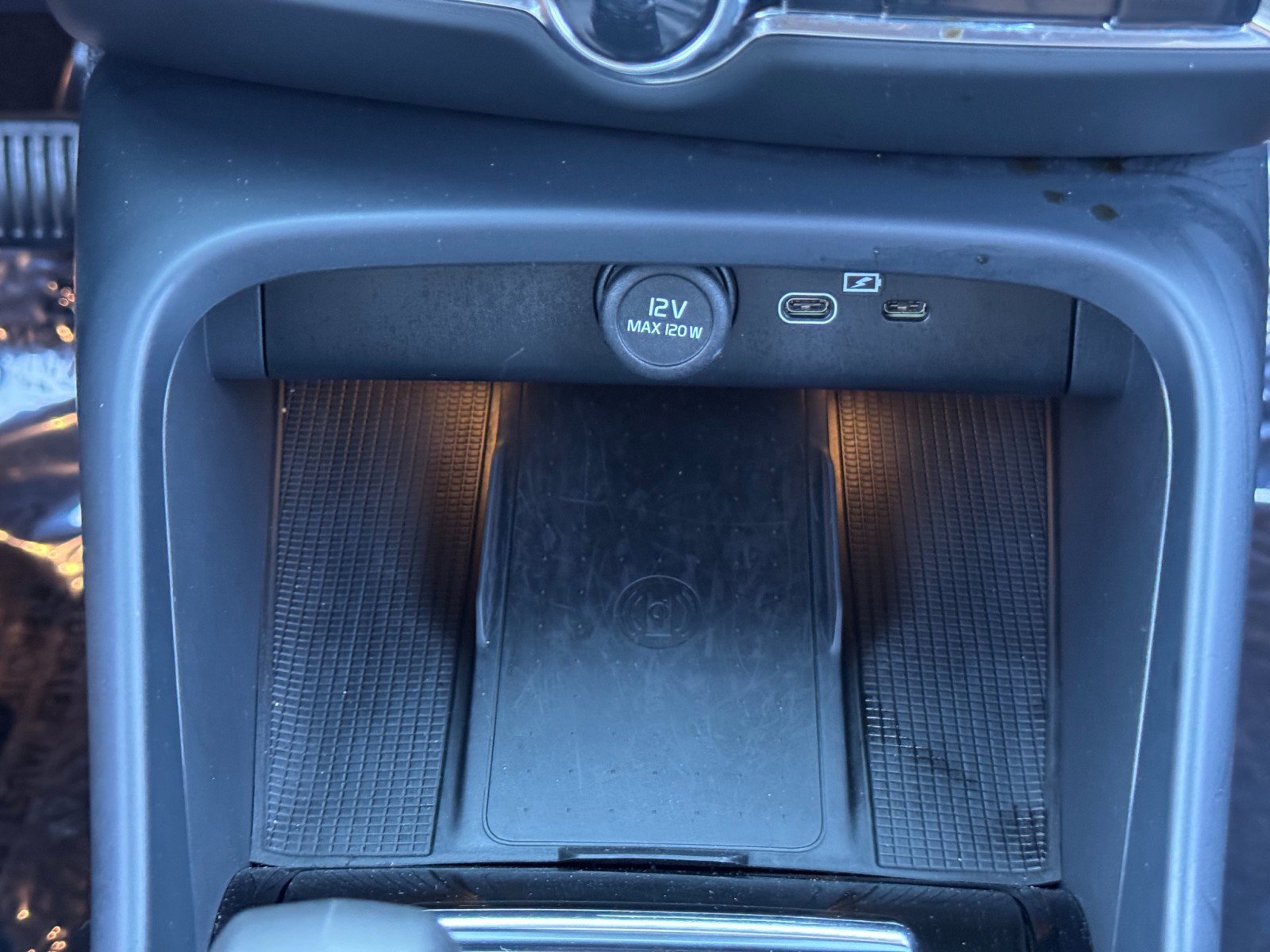 Used 2023 Volvo XC40 Recharge Plus w/ Protection Package Premier image 30