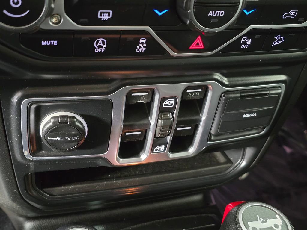 Used 2018 Jeep Wrangler Unlimited Sport S AWD/4WD image 34