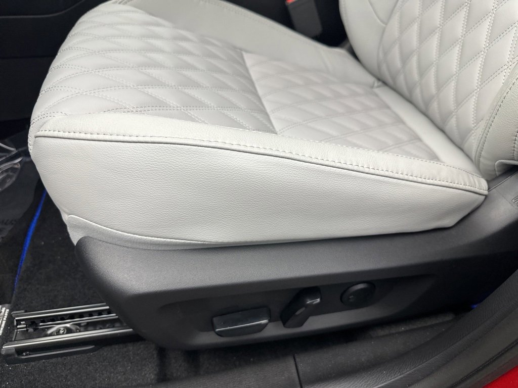 New 2025 Mitsubishi Outlander SEL image 13