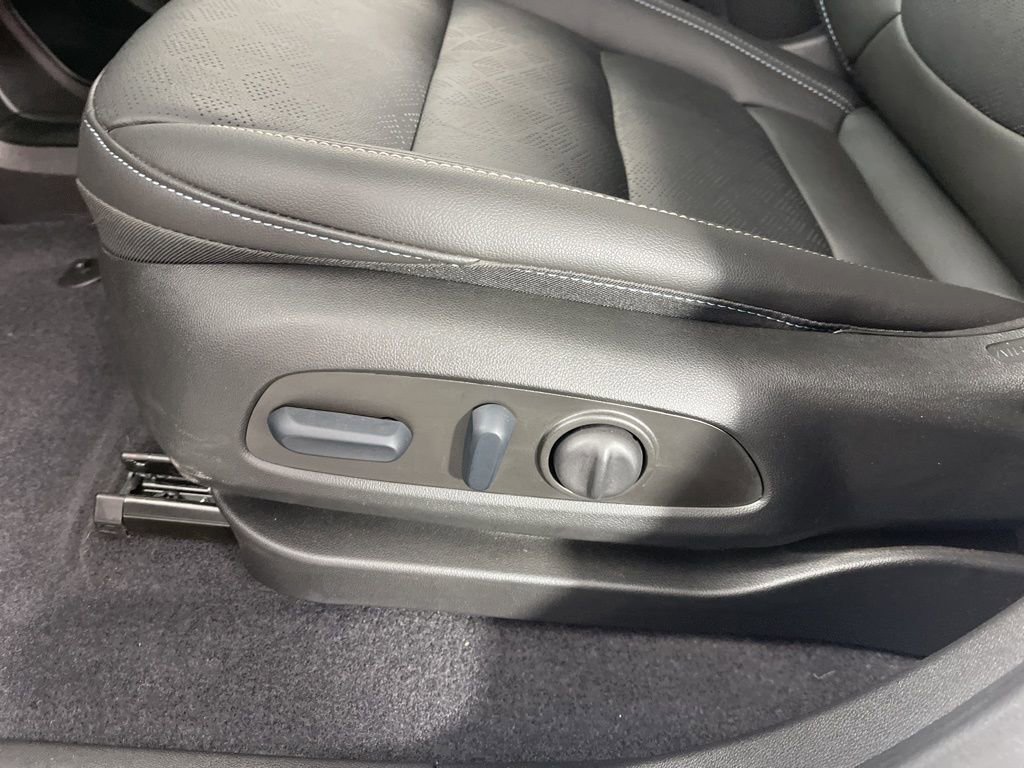Used 2023 Chevrolet Bolt LT w/ Infotainment Package FWD image 20