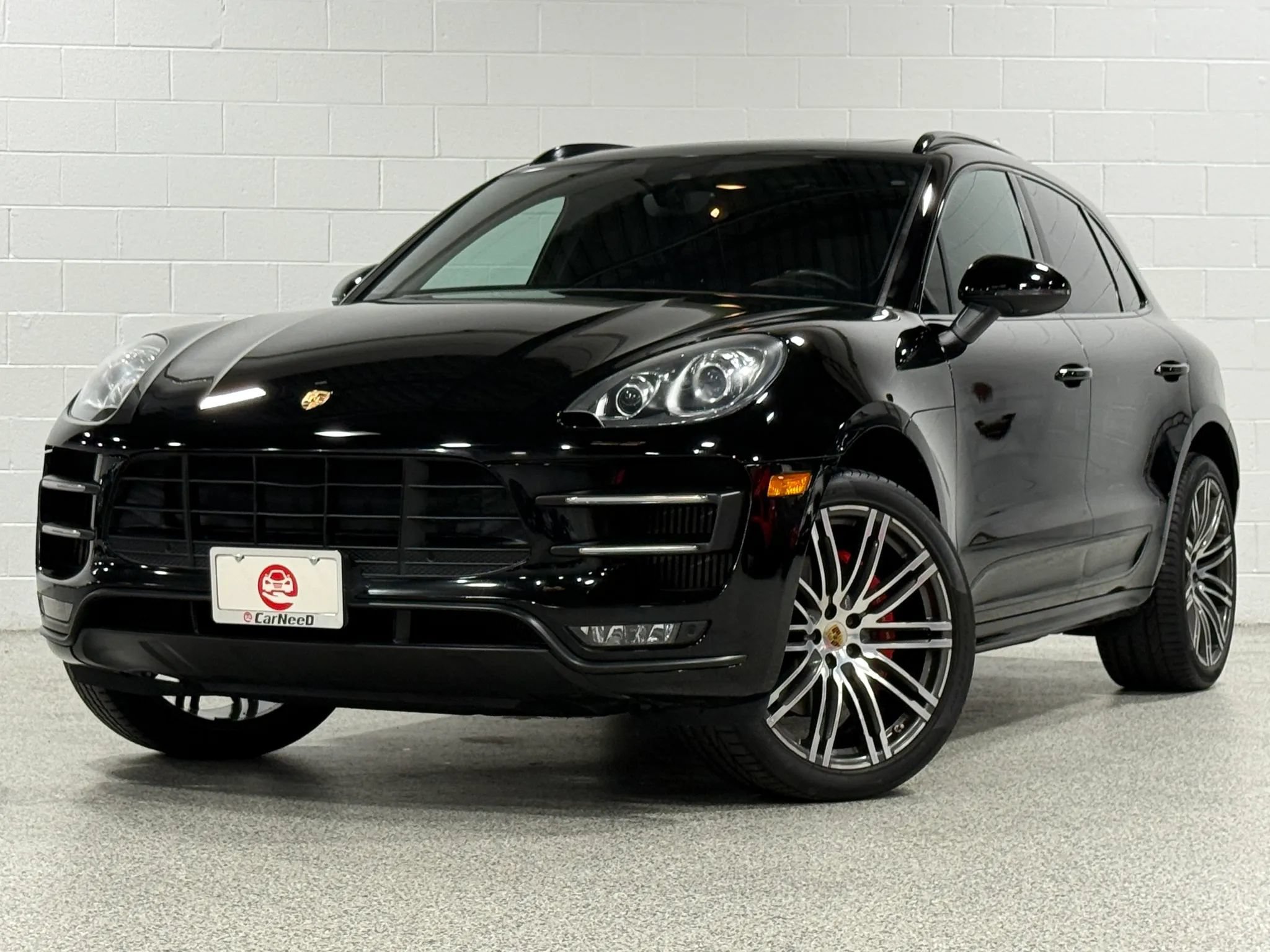 Used 2016 Porsche Macan Turbo AWD/4WD image 2