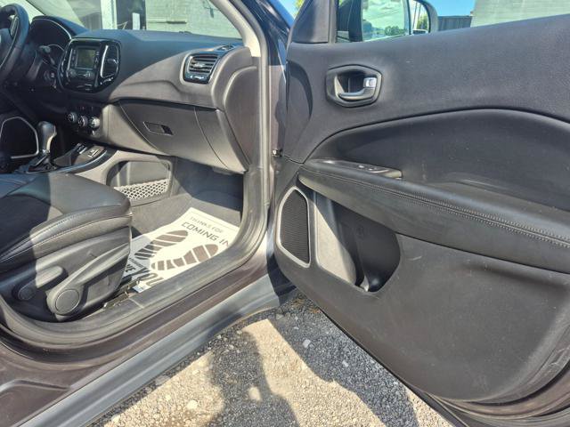 Used 2018 Jeep Compass Latitude FWD image 5