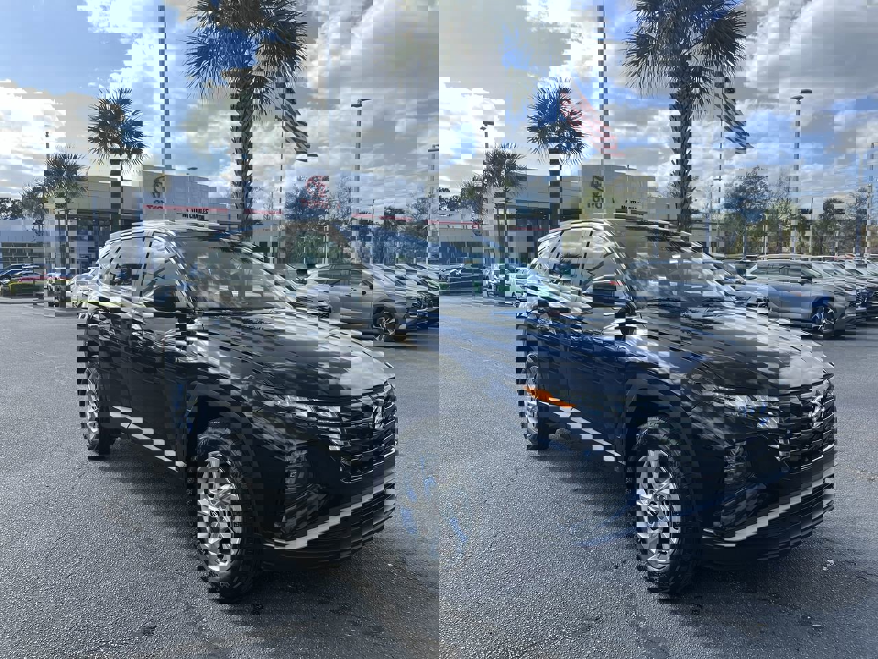 Used 2023 Hyundai Tucson SE image 2