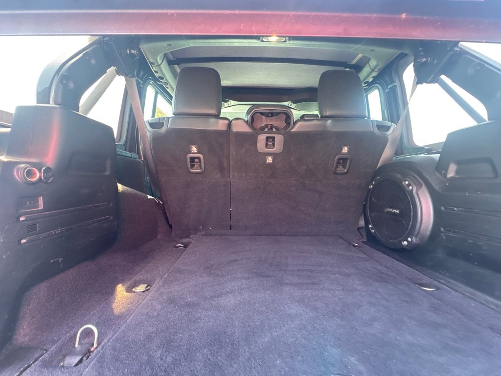 Used 2018 Jeep Wrangler Unlimited Sahara image 10