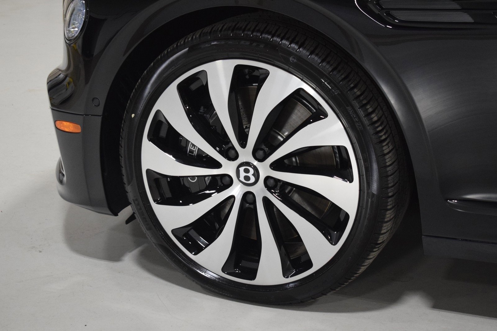 New 2026 Bentley Flying Spur Plug-In Hybrid image 17