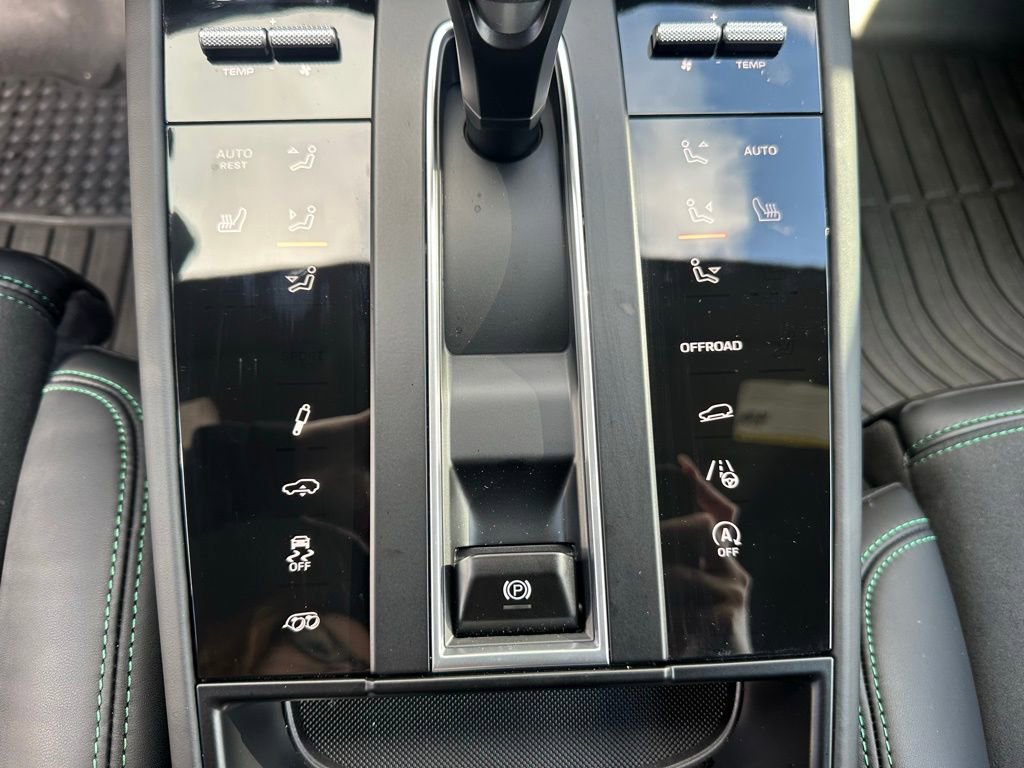 Certified 2026 Porsche Macan GTS image 26