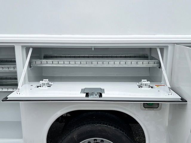 New 2025 Ford F550 4x4 Regular Cab Super Duty image 29