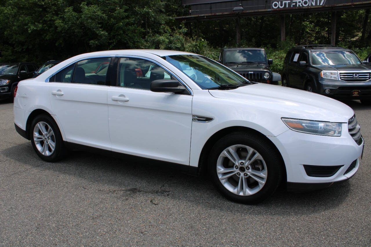 Used 2018 Ford Taurus SE FWD image 5
