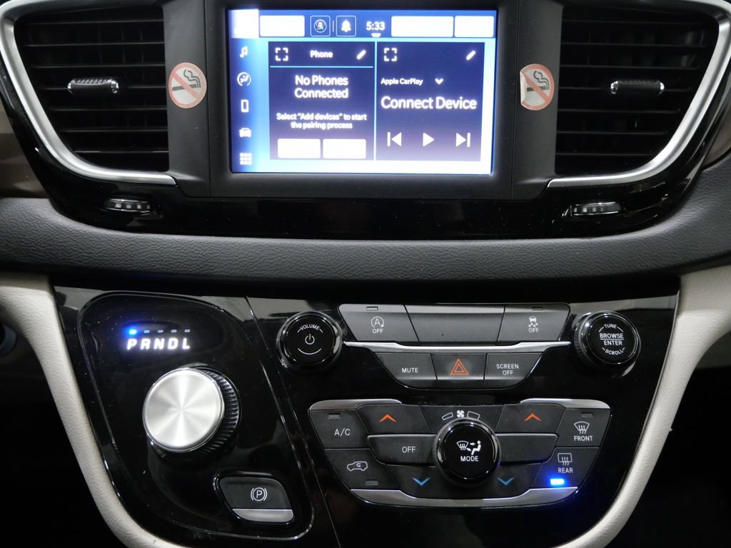 Used 2023 Chrysler Voyager LX image 20