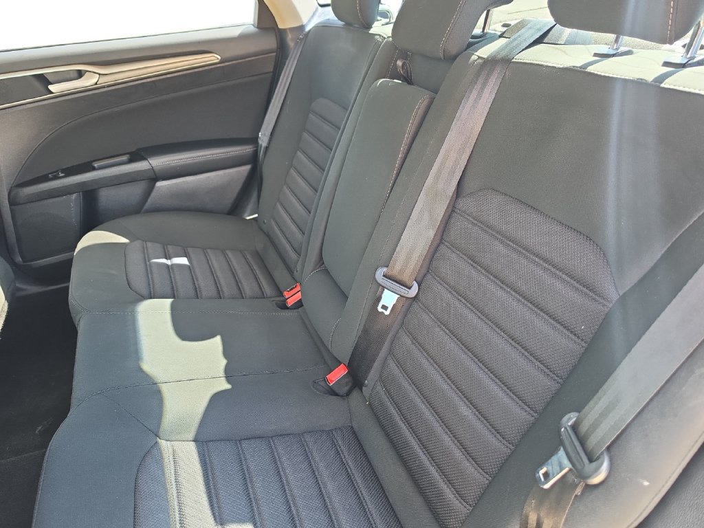 Used 2017 Ford Fusion SE w/ Fusion SE Technology Package FWD image 13