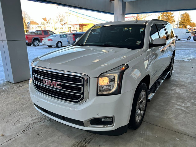 Used 2017 GMC Yukon XL SLE w/ SLE Value Package image 2