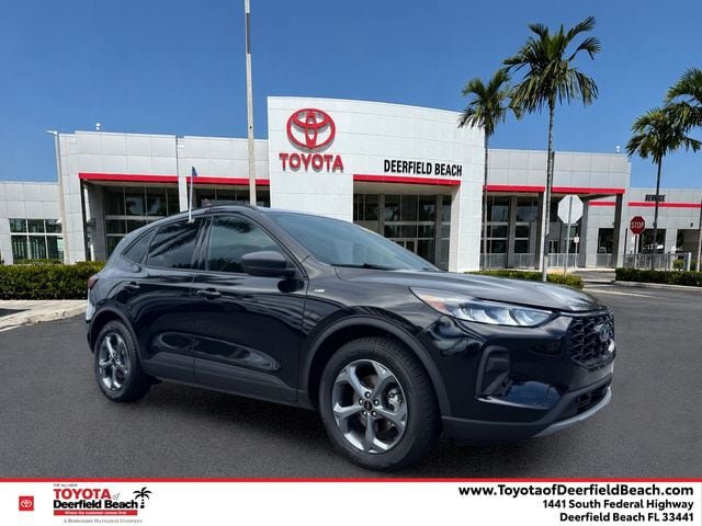 Used 2025 Ford Escape ST-Line FWD image 1