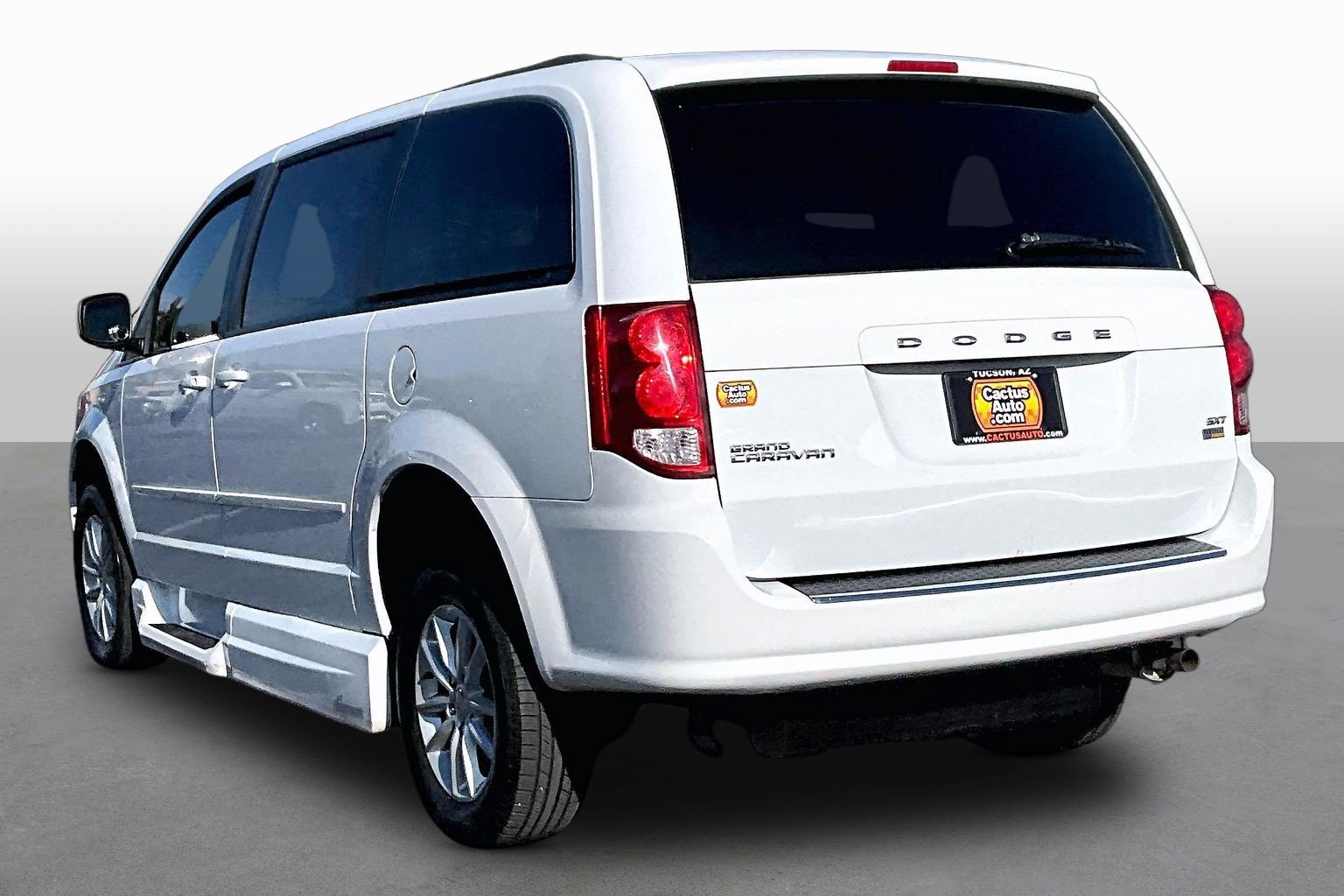 Used 2015 Dodge Grand Caravan SXT FWD image 11