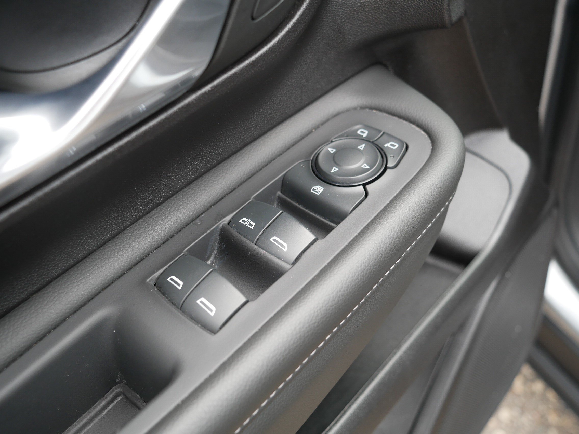 Used 2024 GMC Terrain SLE w/ Driver Convenience Package AWD/4WD image 19