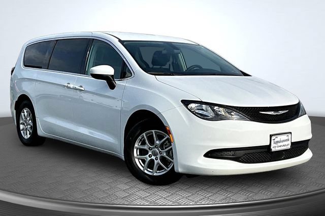 Used 2022 Chrysler Voyager LX FWD image 3