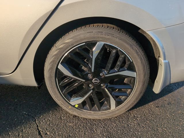 New 2025 Nissan Versa SR w/ Trunk Package image 23