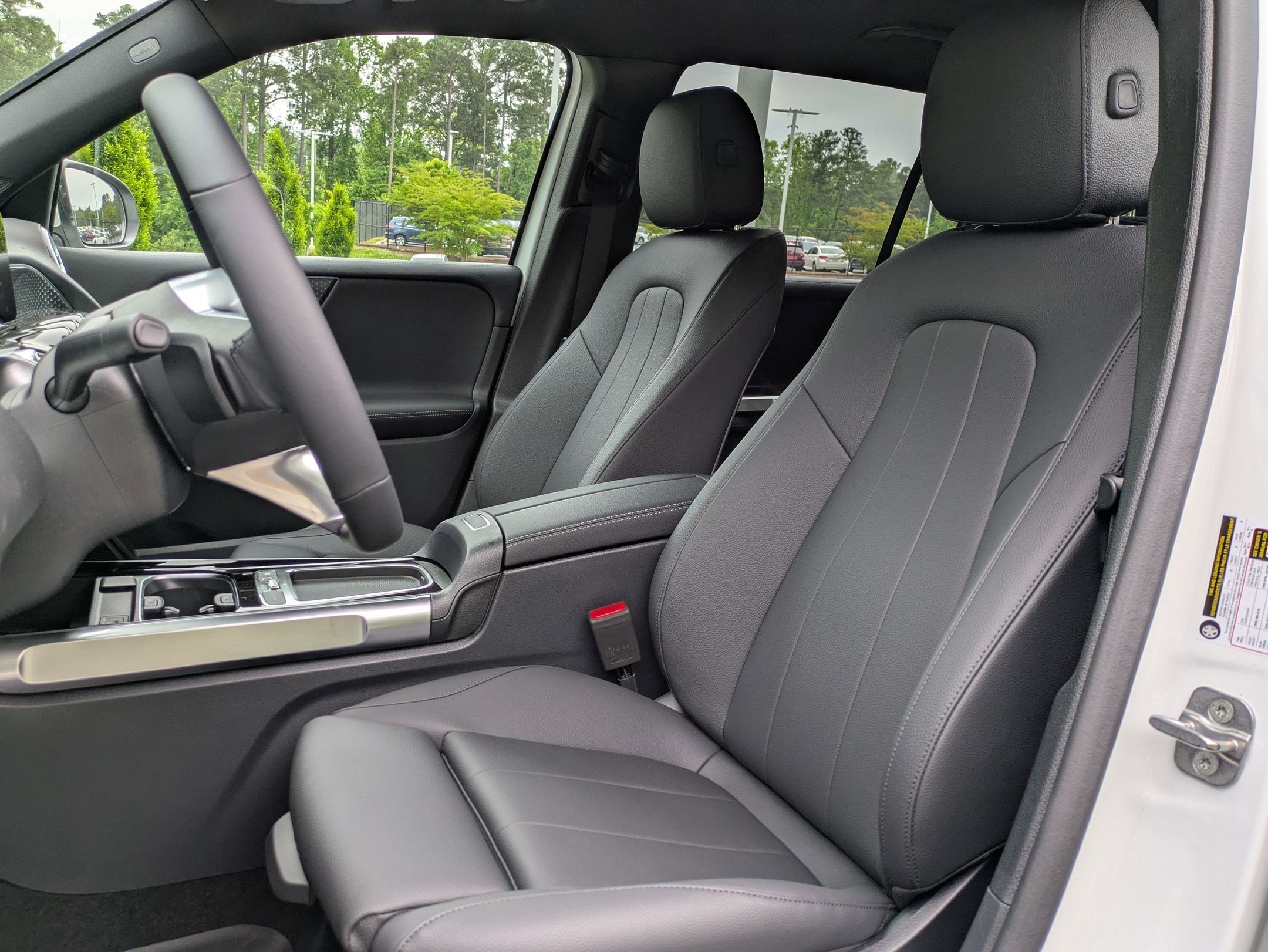 New 2025 Mercedes-Benz GLB 250 image 17