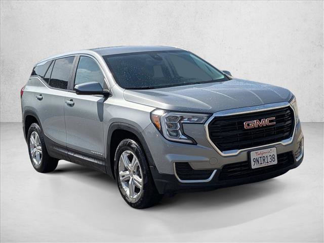 Used 2024 GMC Terrain SLE image 3