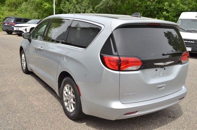 Used 2023 Chrysler Voyager LX FWD image 6