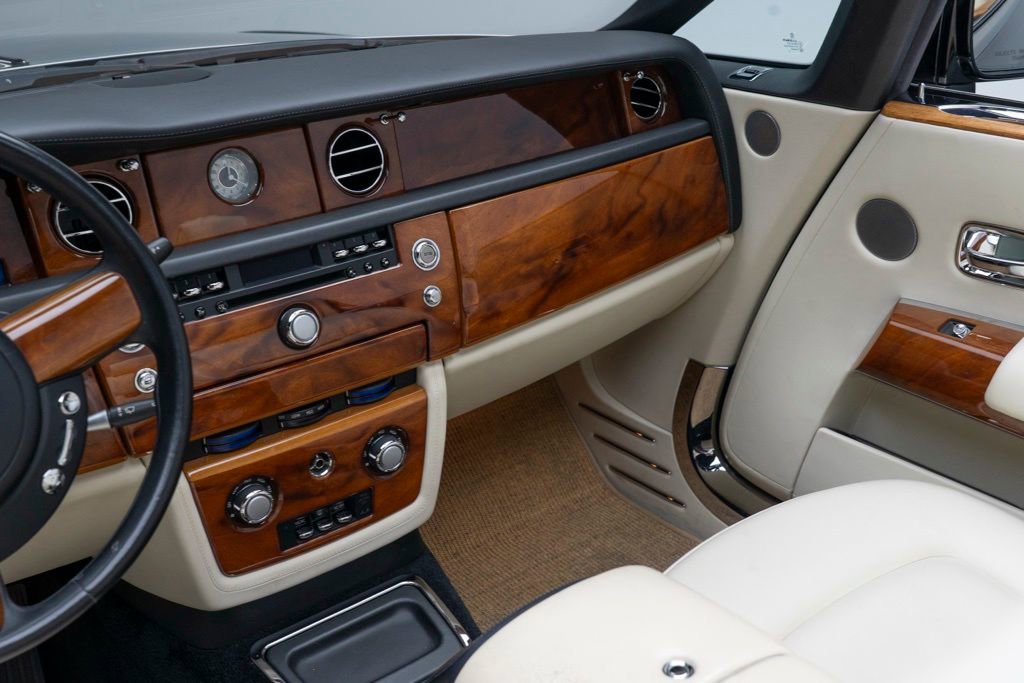 Used 2010 Rolls-Royce Phantom Drophead Coupe image 23