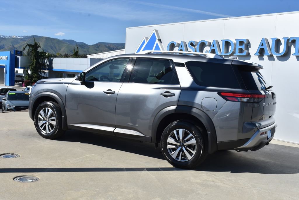 Used 2025 Nissan Pathfinder SL AWD/4WD image 5