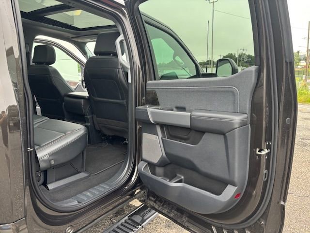 Used 2024 Ford F350 Lariat w/ Camper Package image 14