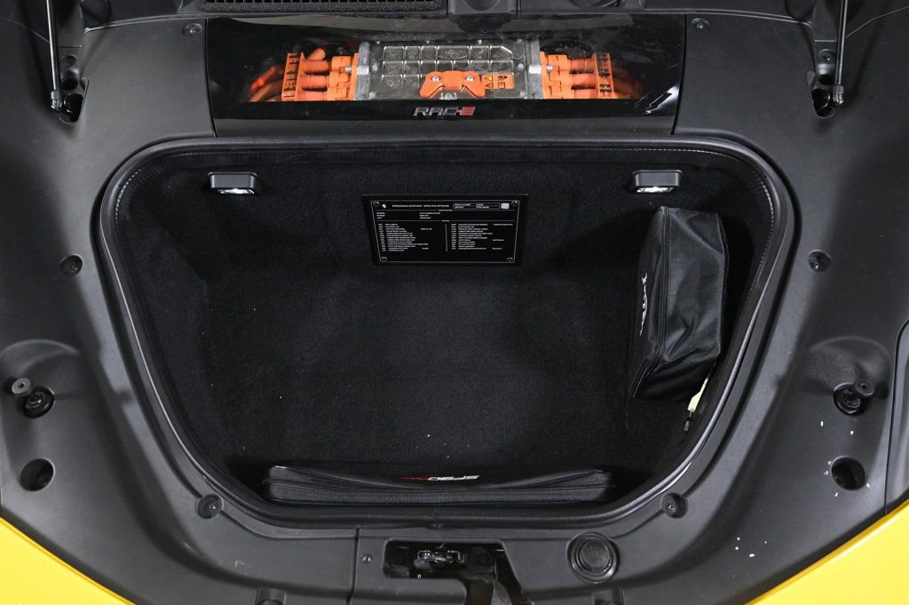 Used 2022 Ferrari SF90 Spider Base image 27