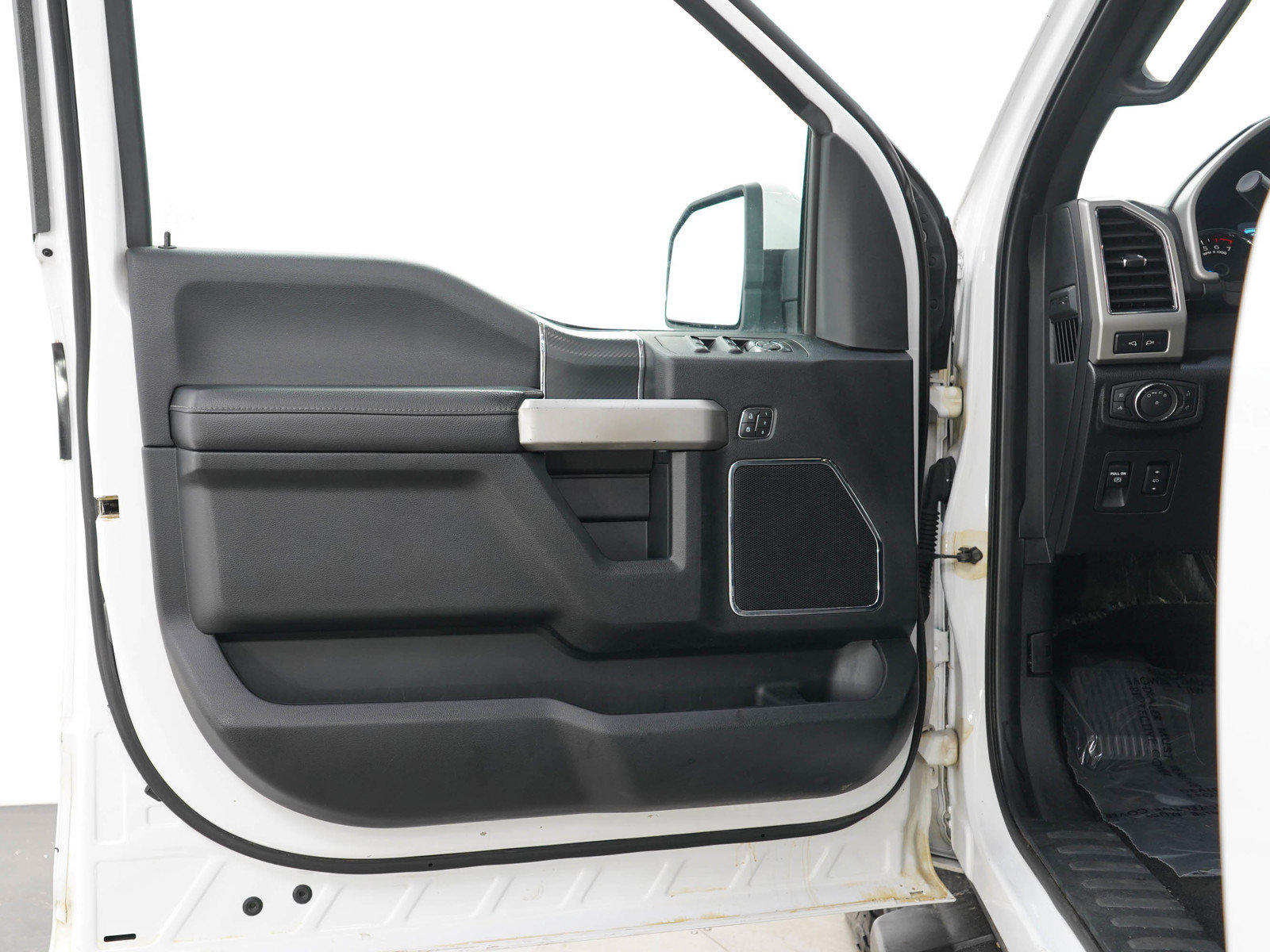Used 2019 Ford F150 Lariat w/ Equipment Group 502A Luxury AWD/4WD image 21