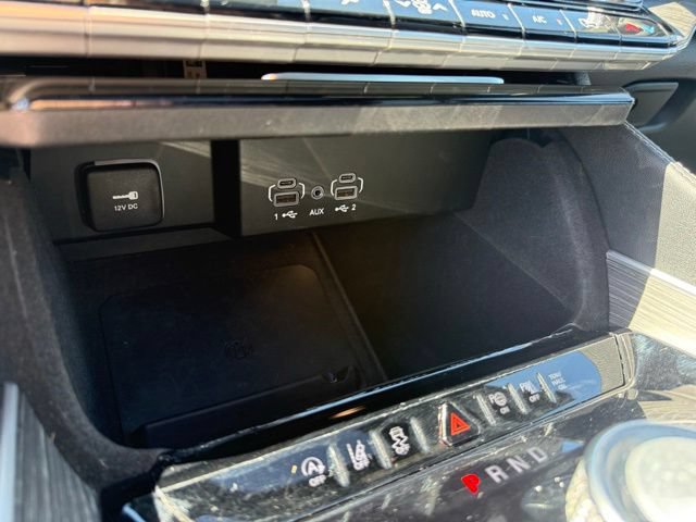 Used 2024 Jeep Wagoneer Series III w/ Premium Group I AWD/4WD image 28