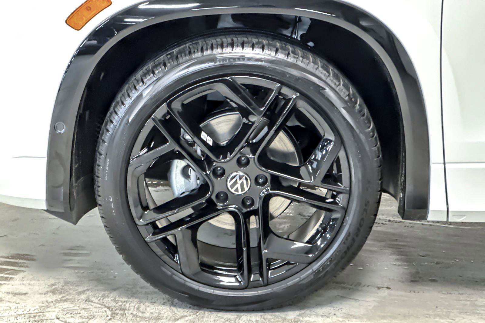 New 2026 Volkswagen Tiguan SE R-Line image 24