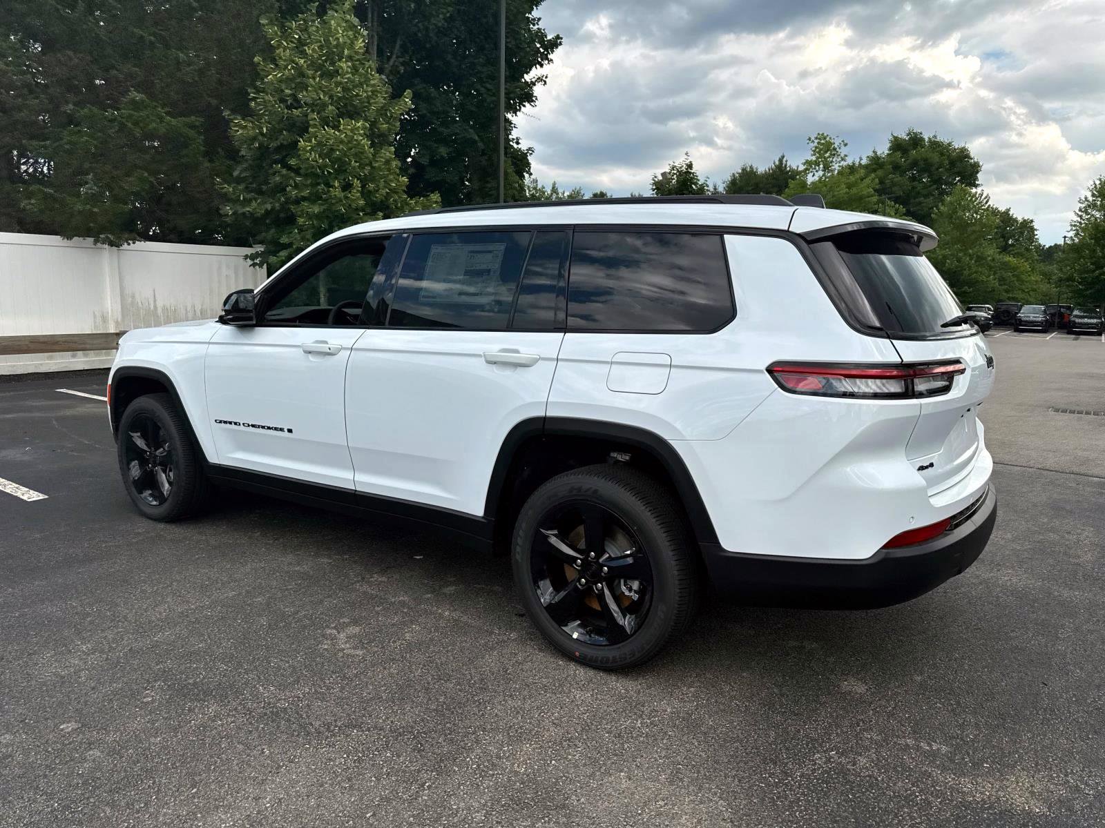 New 2025 Jeep Grand Cherokee L Altitude image 4