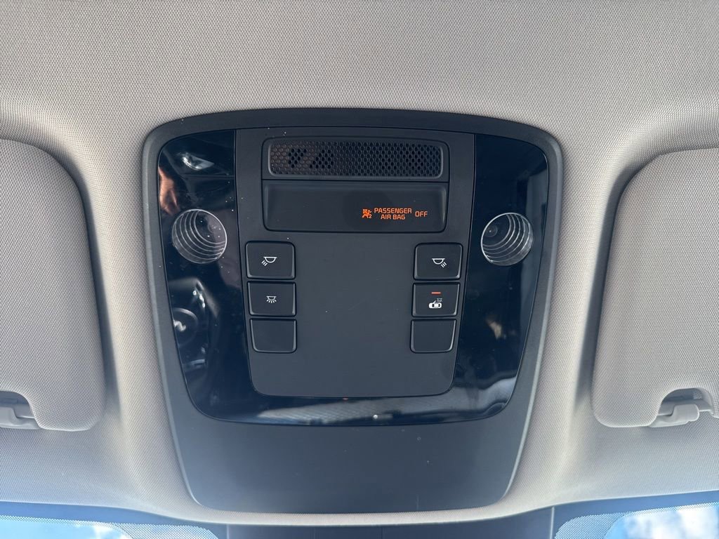 Used 2024 Kia Carnival LX FWD image 11