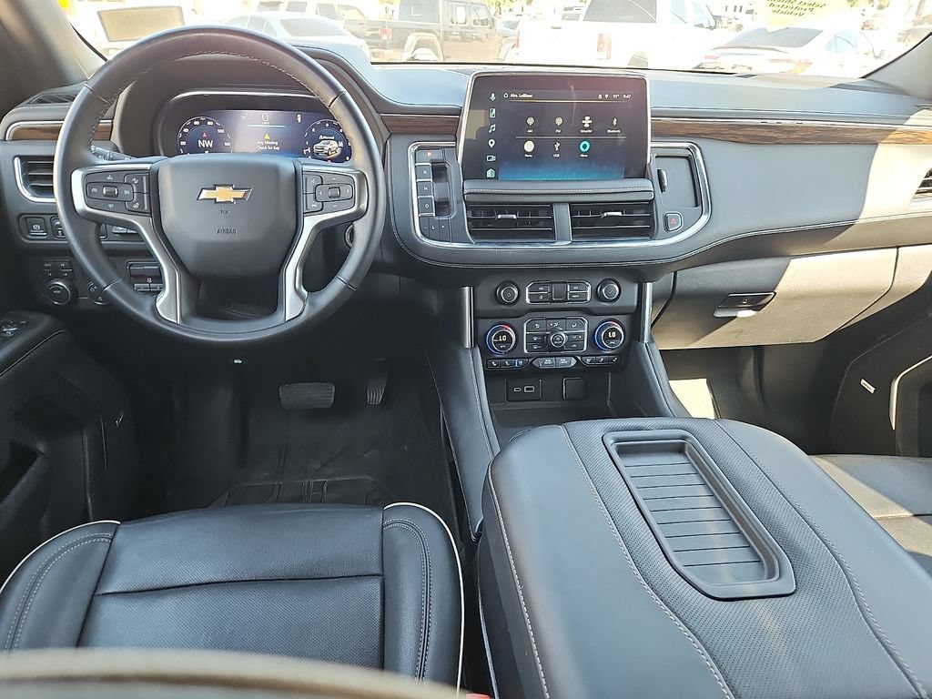 Used 2024 Chevrolet Suburban Premier w/ Premium Package AWD/4WD image 12