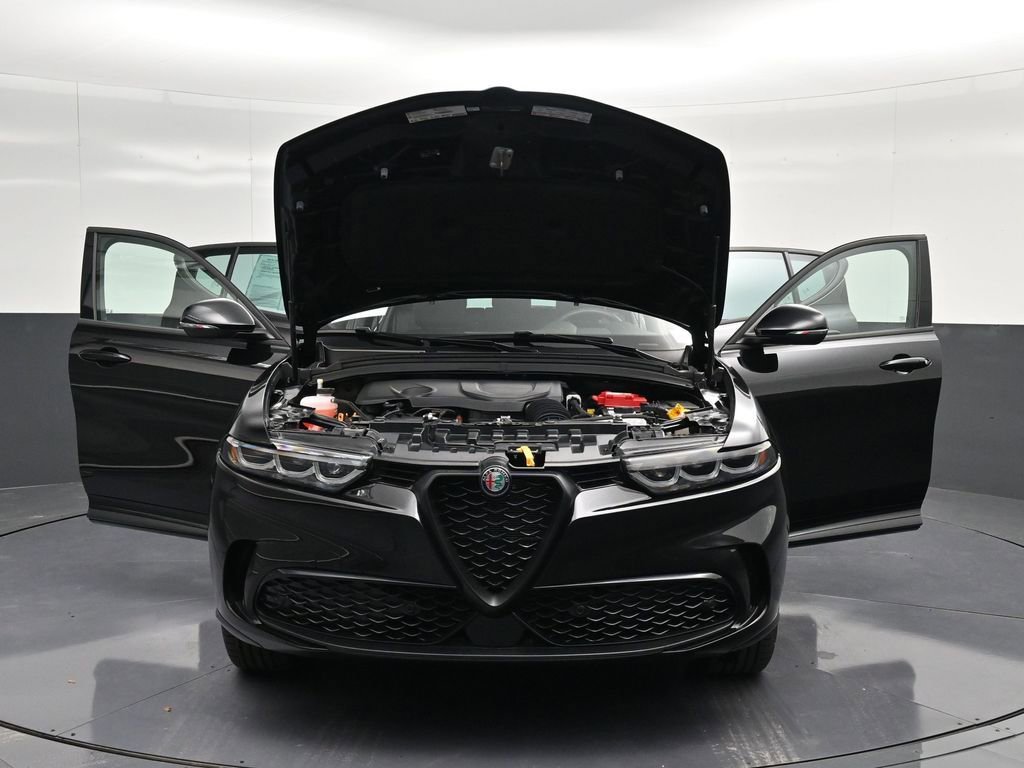 Used 2025 Alfa Romeo Tonale AWD/4WD image 40