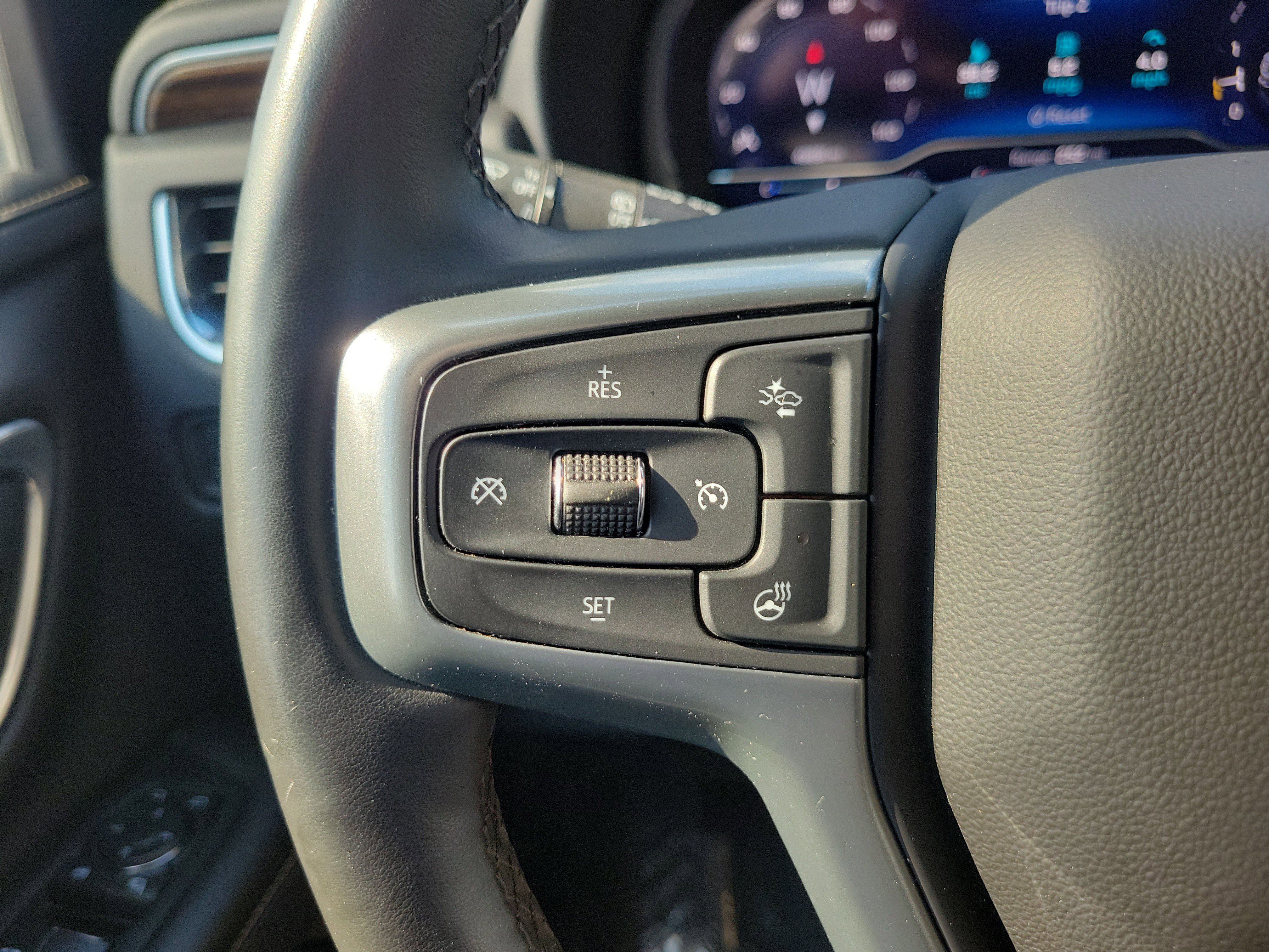 Used 2023 Chevrolet Suburban Premier image 20