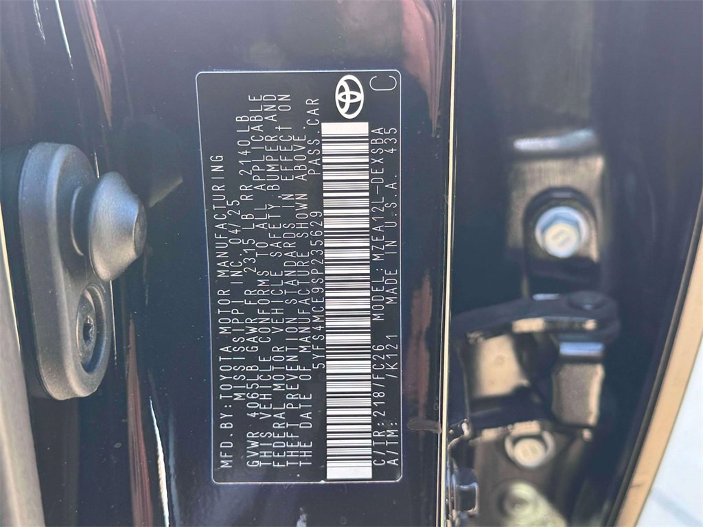 Used 2025 Toyota Corolla SE image 21