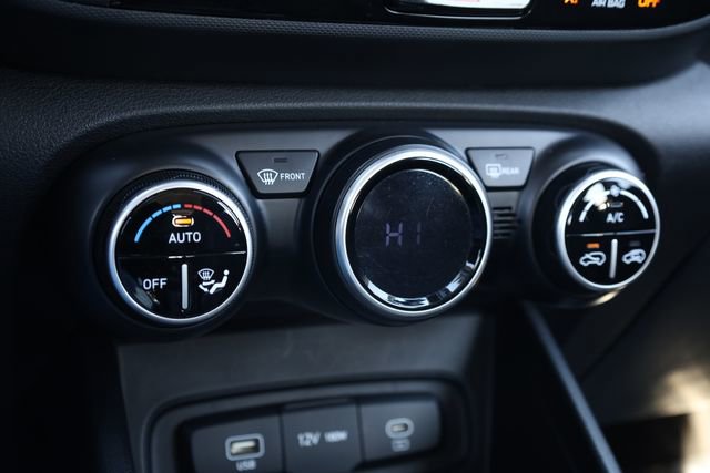 Used 2023 Hyundai Venue SEL image 19