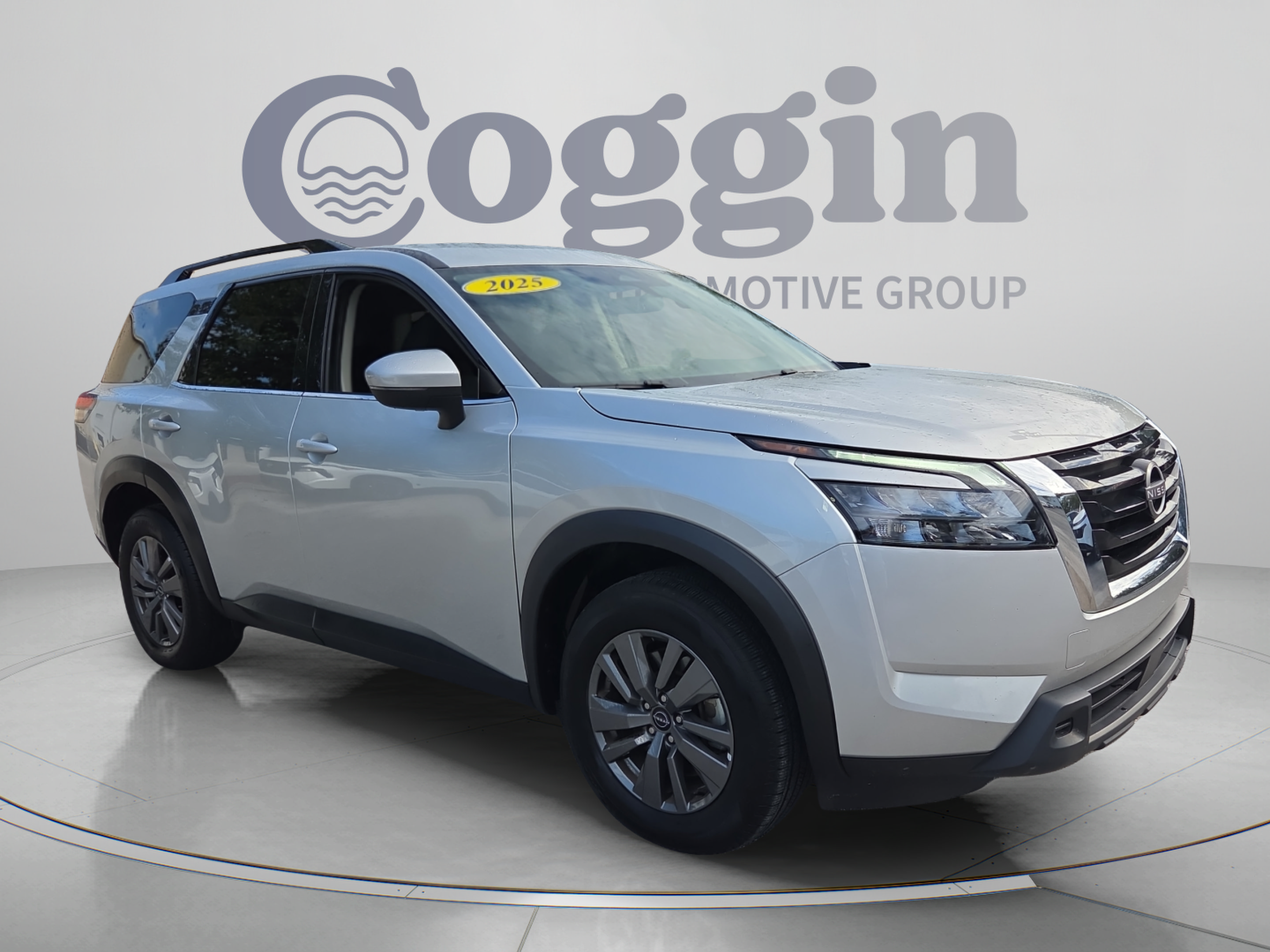 Used 2025 Nissan Pathfinder SV FWD image 7