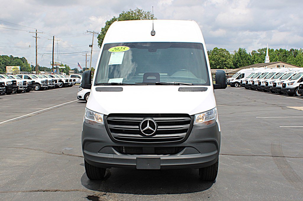 Used 2025 Mercedes-Benz Sprinter 2500 image 20